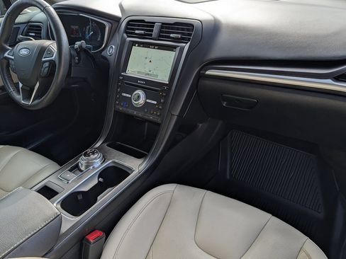 Used 2018 Ford Fusion Titanium FWD image 33