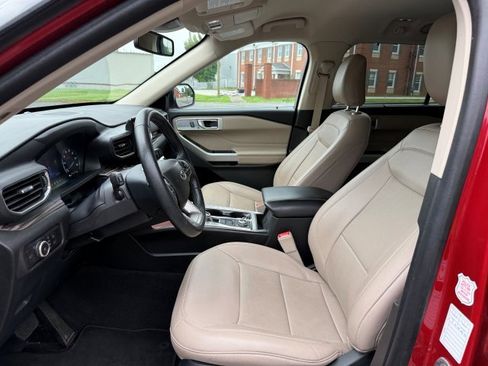 Used 2023 Ford Explorer Limited image 12