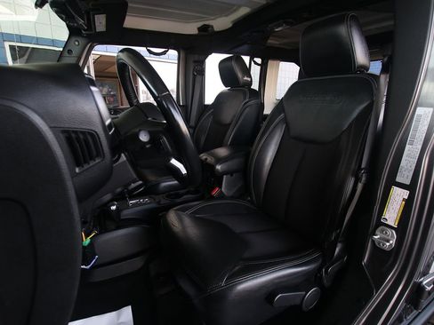 Used 2018 Jeep Wrangler Unlimited Sport image 9