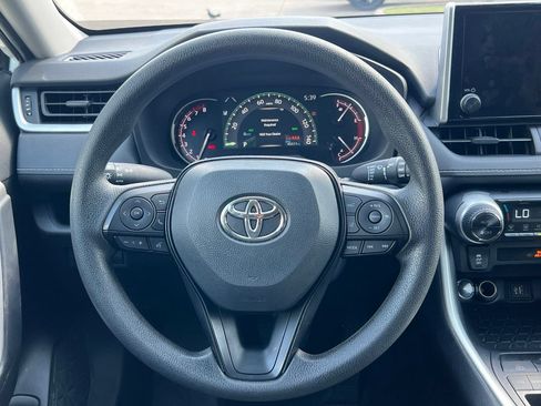 Used 2025 Toyota RAV4 XLE FWD image 15