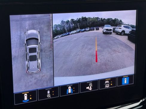 Used 2022 Chevrolet Traverse Premier image 6