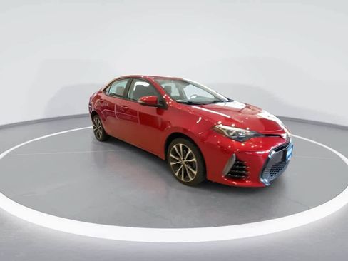 Used 2017 Toyota Corolla SE w/ SE Premium Package FWD image 2