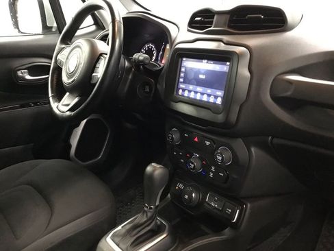 Used 2020 Jeep Renegade Latitude w/ Cold Weather Group AWD/4WD image 24