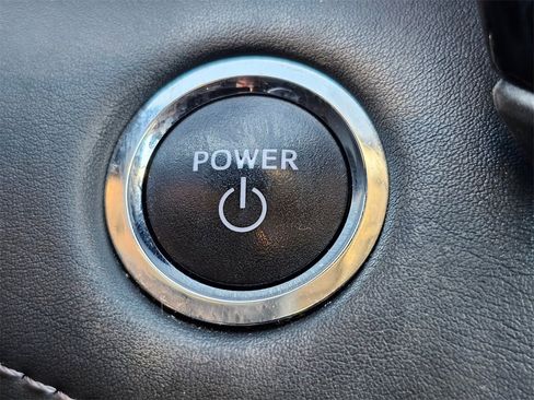 Used 2023 Toyota Highlander LE image 27