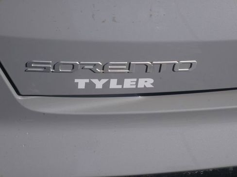 Used 2023 Kia Sorento SX image 13