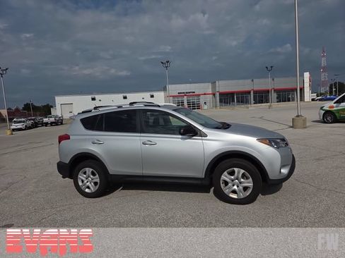 Used 2015 Toyota RAV4 LE FWD image 2