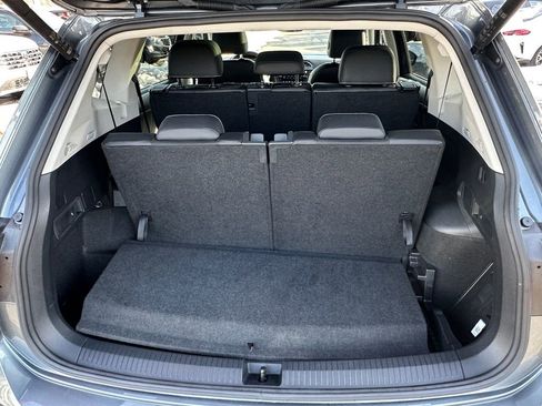 Used 2024 Volkswagen Tiguan SE image 25