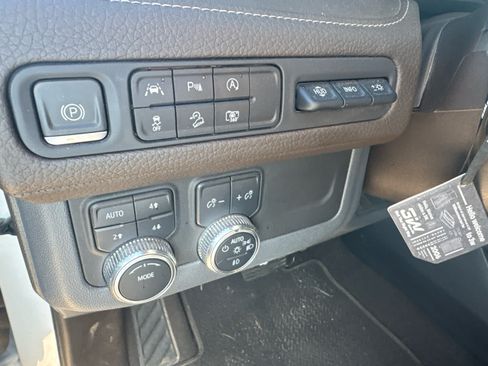 Used 2023 GMC Yukon Denali AWD/4WD image 8