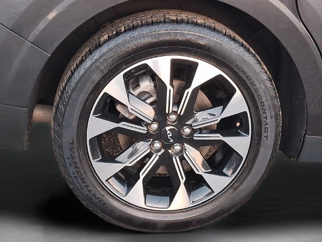 Used 2024 Kia Carnival EX FWD image 27