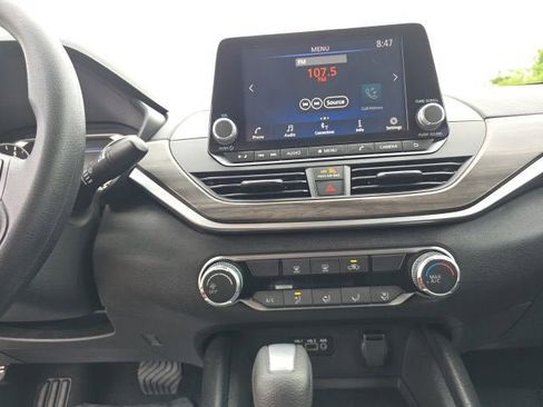 Used 2025 Nissan Altima 2.5 SV FWD image 12