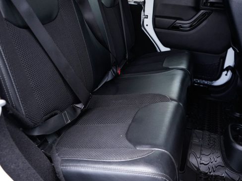 Used 2017 Jeep Wrangler Unlimited Sahara AWD/4WD image 30