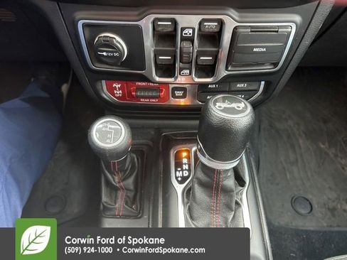 Used 2018 Jeep Wrangler Unlimited Rubicon w/ Cold Weather Group image 17