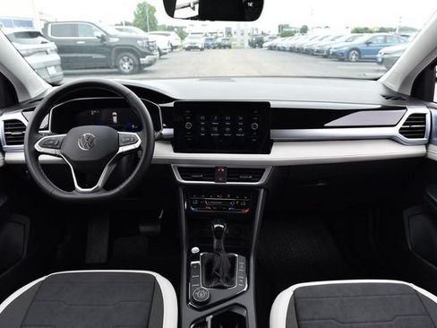 New 2026 Volkswagen Taos SE AWD/4WD image 7