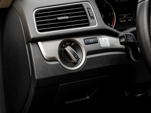 Used 2015 Volkswagen Passat TDI SE FWD image 28