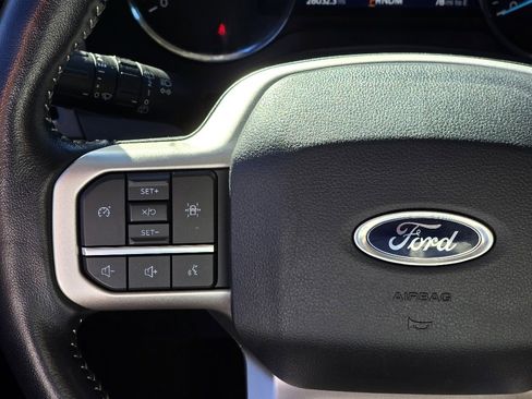 Used 2022 Ford Expedition XLT image 16