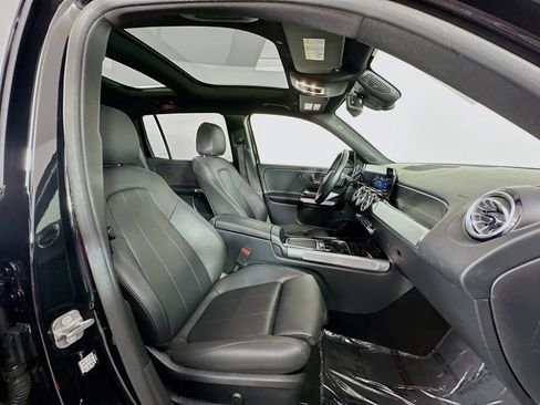 Used 2025 Mercedes-Benz GLB 250 4MATIC image 27