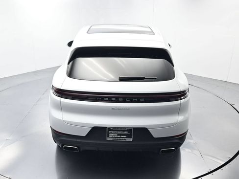 Certified 2024 Porsche Cayenne AWD/4WD image 36
