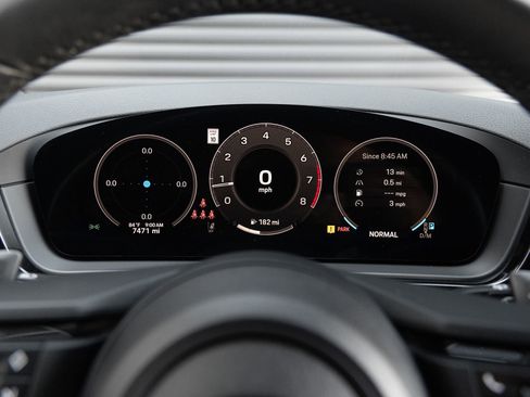 Certified 2025 Porsche Cayenne AWD/4WD image 18