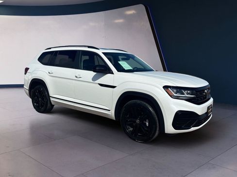 Used 2023 Volkswagen Atlas SEL R-Line AWD/4WD image 7