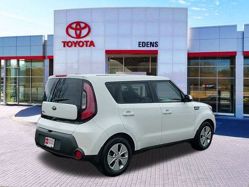 Used 2015 Kia Soul Base image 3