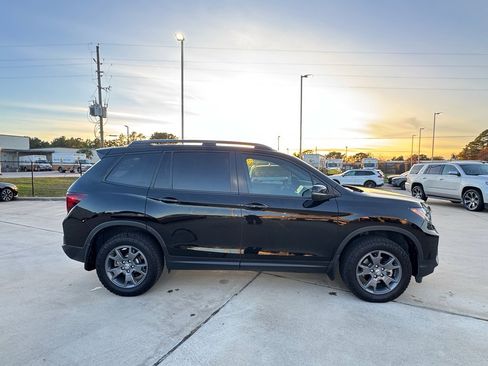 Certified 2025 Honda Passport TrailSport image 9