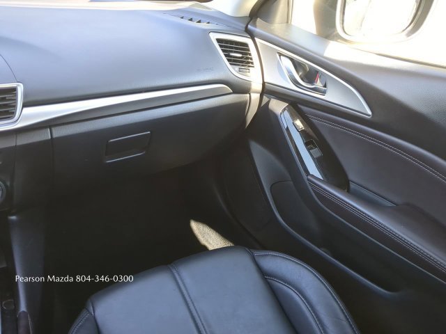 Used 2018 MAZDA MAZDA3 Touring FWD image 16