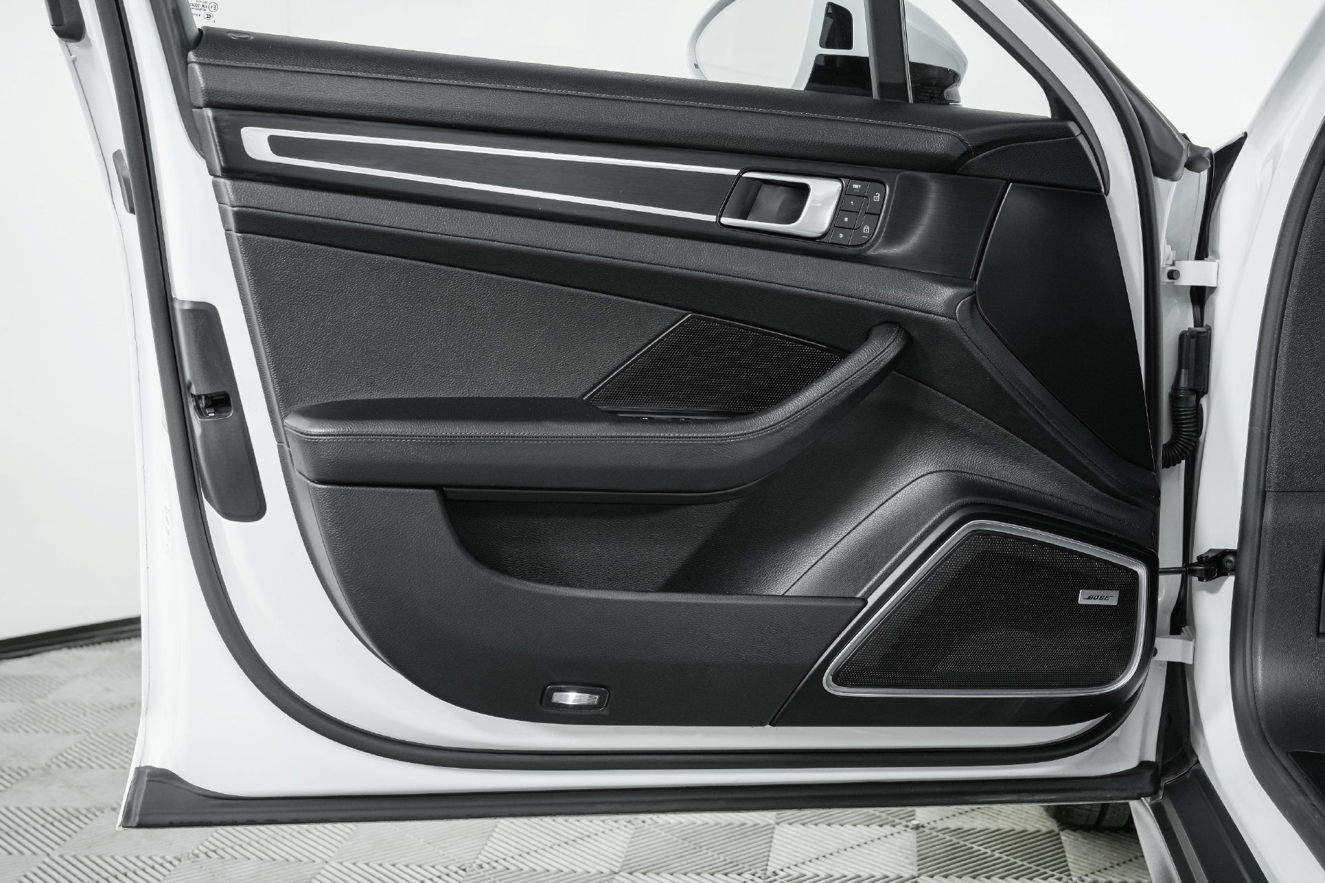 Used 2023 Porsche Panamera Platinum Edition RWD image 84
