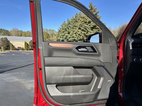 New 2026 GMC Yukon Denali w/ Sun & Power Step Package image 57