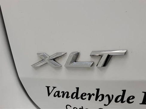 Used 2021 Ford Explorer XLT w/ Equipment Group 202A image 6