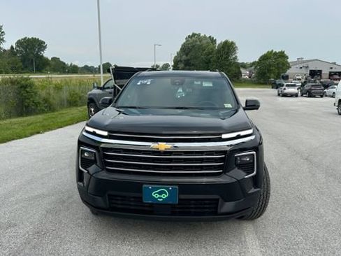 Used 2025 Chevrolet Traverse LT w/ Driver Confidence Package AWD/4WD image 8