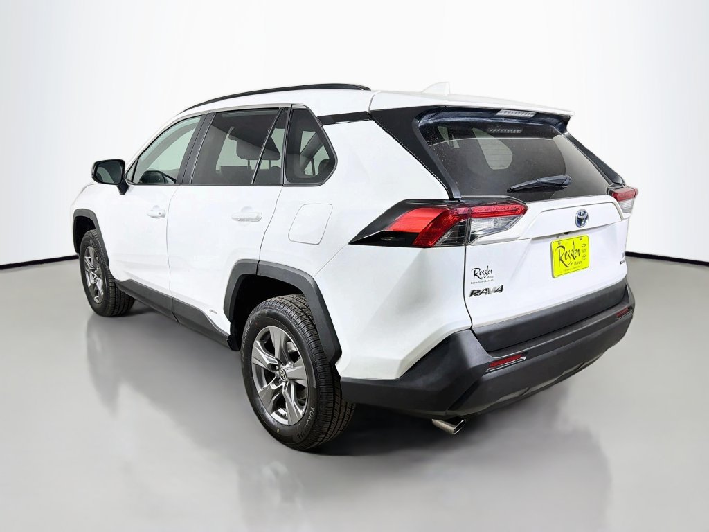 Used 2024 Toyota RAV4 LE AWD/4WD image 8