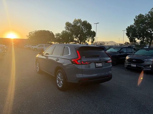 Used 2025 Honda CR-V EX image 5