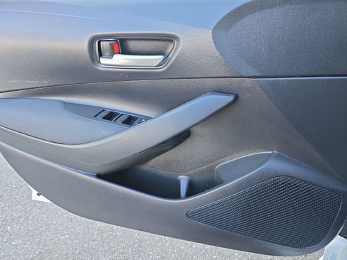 Used 2021 Toyota Corolla LE image 33