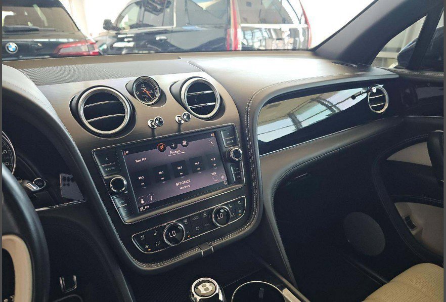 Used 2019 Bentley Bentayga AWD/4WD image 4