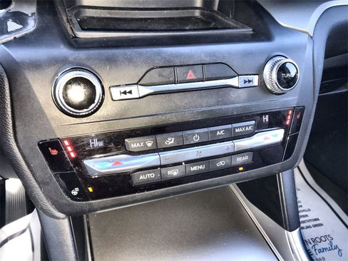 Used 2020 Ford Explorer XLT w/ Equipment Group 202A image 19