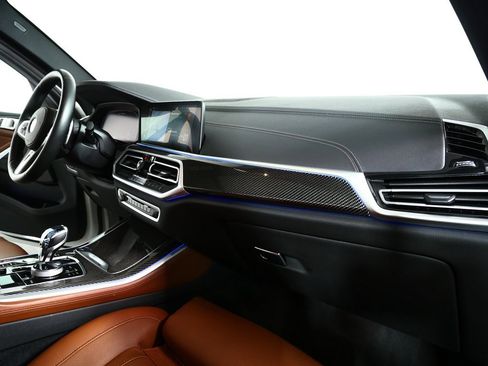 Used 2022 BMW X5 M50i w/ Executive Package image 25