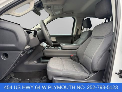 Used 2025 Ford Expedition Max Active AWD/4WD image 9