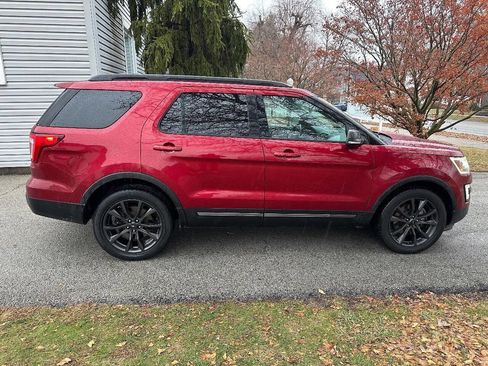 Used 2017 Ford Explorer XLT w/ Equipment Group 202A image 8