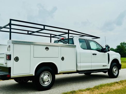 Used 2023 Ford F350 XL AWD/4WD image 8