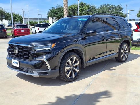 Certified 2025 Honda Pilot Touring image 3