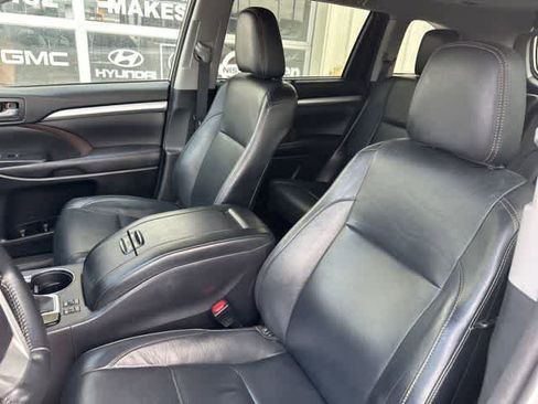 Used 2017 Toyota Highlander XLE image 4