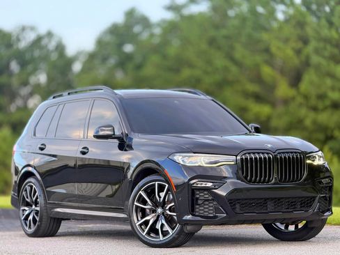 Used 2022 BMW X7 xDrive40i w/ M Sport Package AWD/4WD image 5