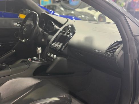 Used 2011 Audi R8 V10 image 24