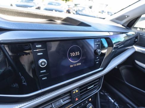 Used 2022 Volkswagen Taos SEL w/ Panoramic Sunroof Package AWD/4WD image 11