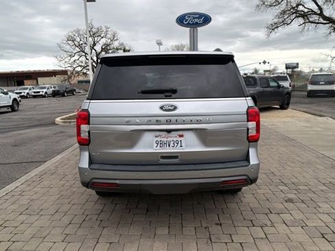 Used 2022 Ford Expedition XLT image 4