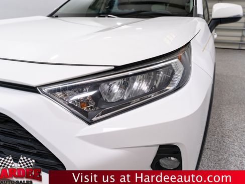 Used 2019 Toyota RAV4 XLE Premium image 8