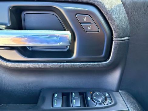 Used 2021 Chevrolet Silverado 1500 LT Trail Boss w/ Convenience Package II AWD/4WD image 19