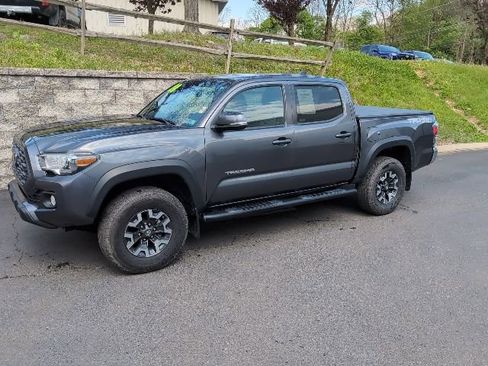 Used 2020 Toyota Tacoma TRD Off-Road AWD/4WD image 5