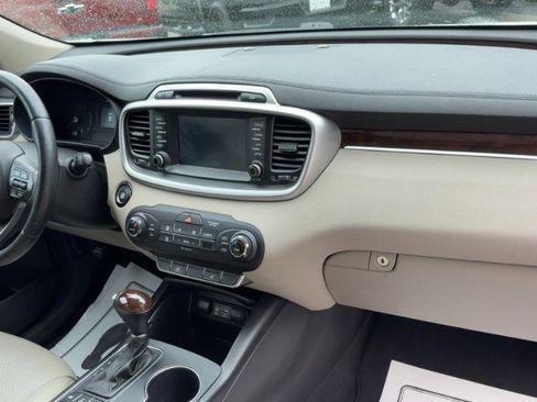 Used 2017 Kia Sorento AWD w/ LX Convenience Package image 16