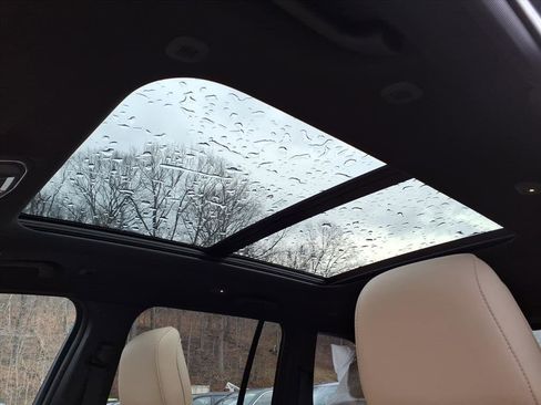 New 2025 Jeep Grand Cherokee Limited image 8